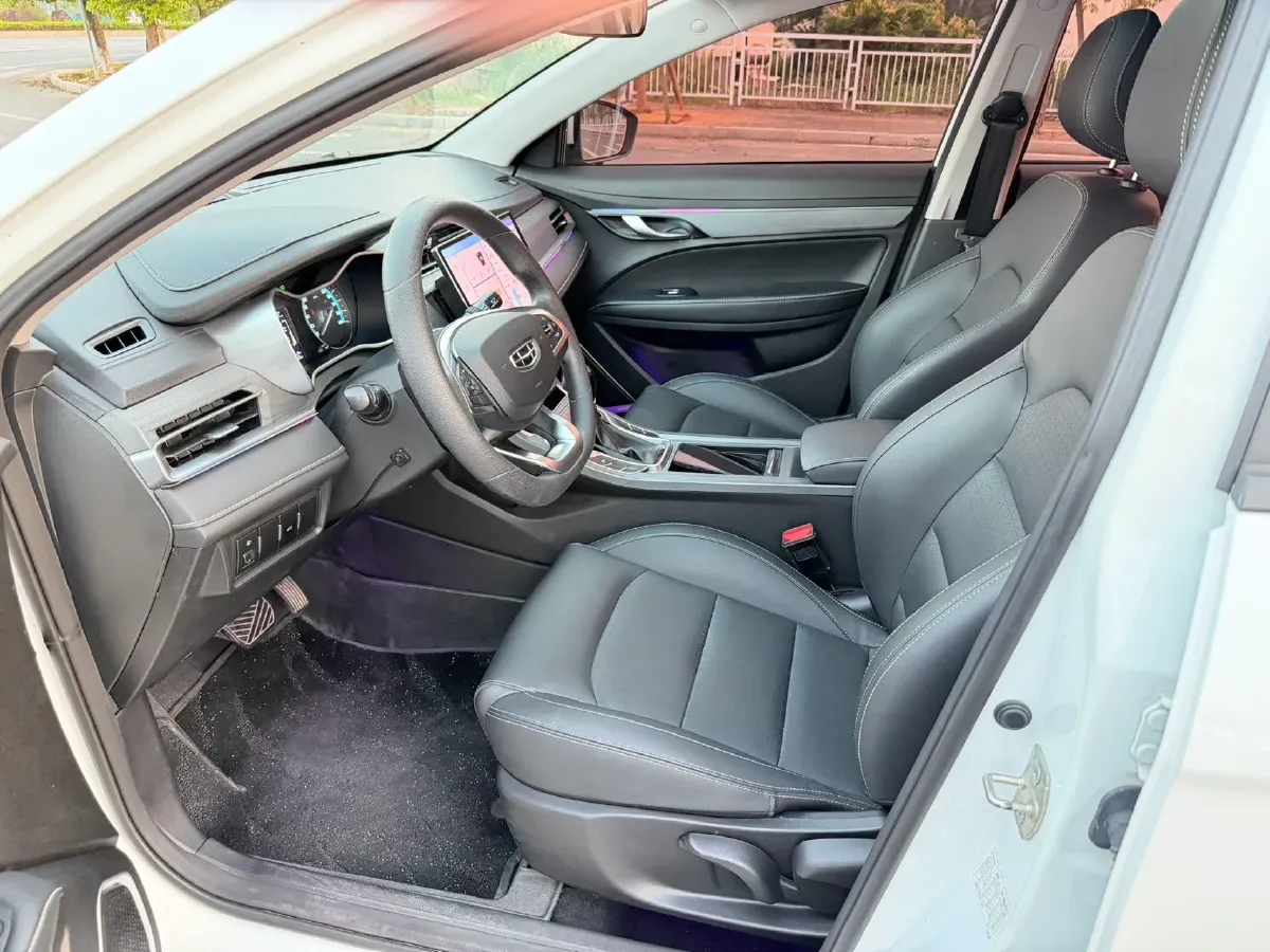 2021 BaoJun 530 1.5T 147HP L4 CVT,autocango,china used car exporter,china ev exporter,chinese used car exporter,chinese used ev exporter