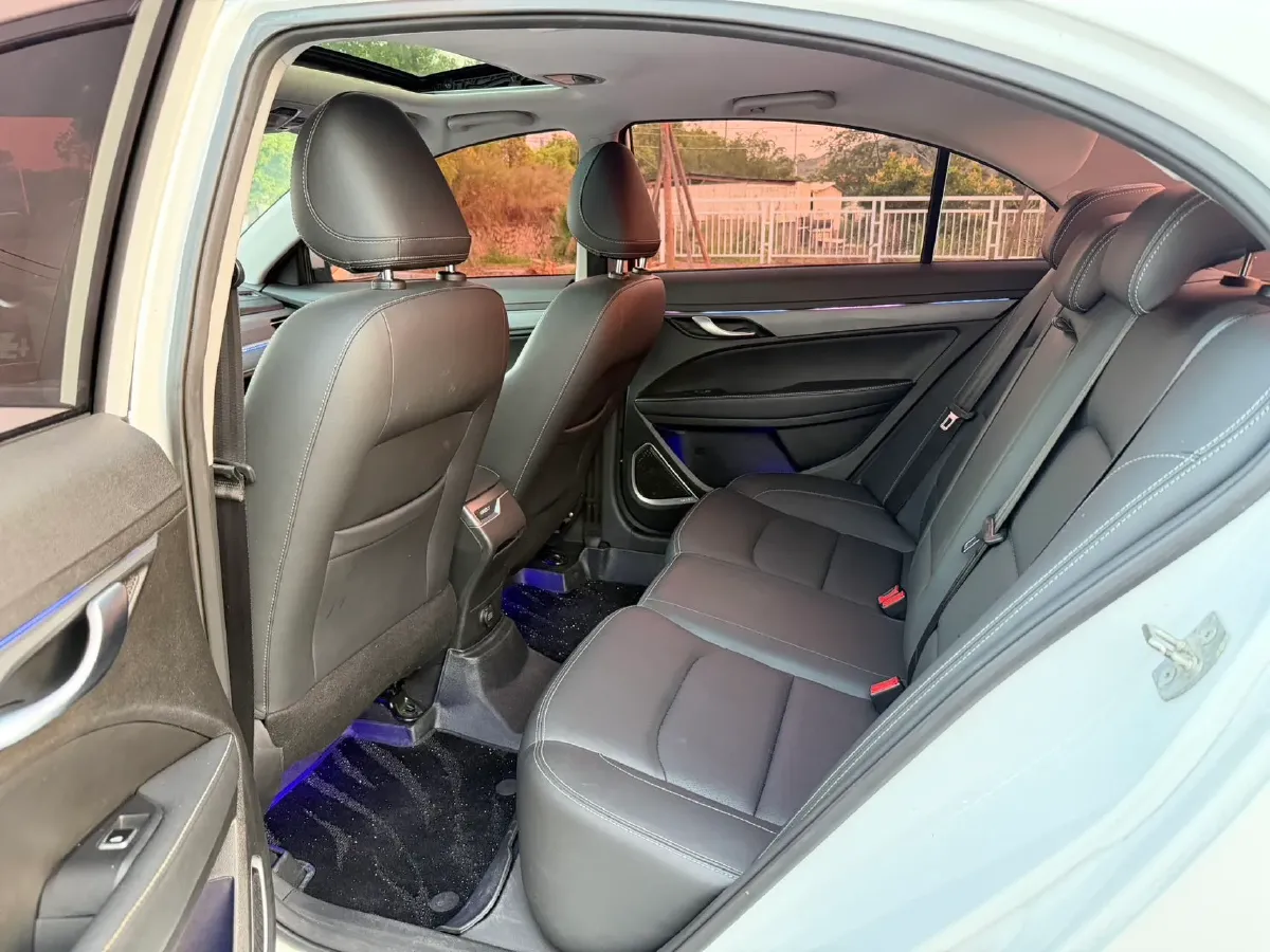 2021 BaoJun 530 1.5T 147HP L4 CVT,autocango,china used car exporter,china ev exporter,chinese used car exporter,chinese used ev exporter