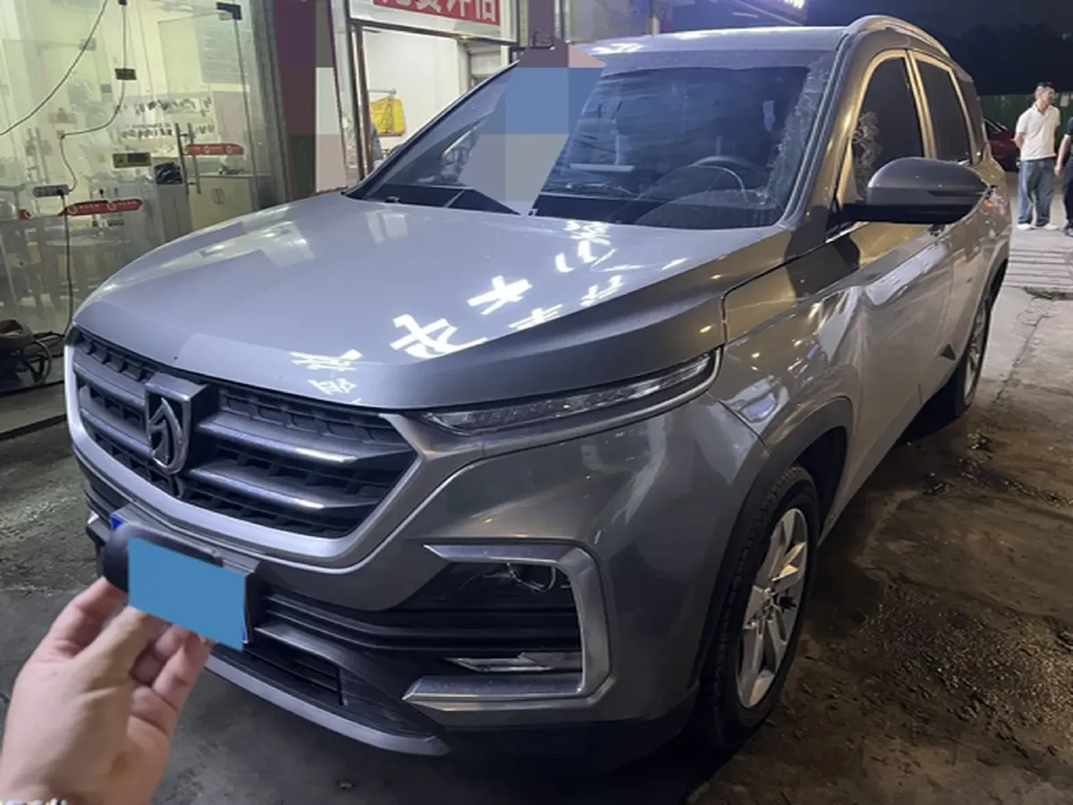 2018 BaoJun 530 1.5T 150HP L4 6MT,autocango,china used car exporter,china ev exporter,chinese used car exporter,chinese used ev exporter