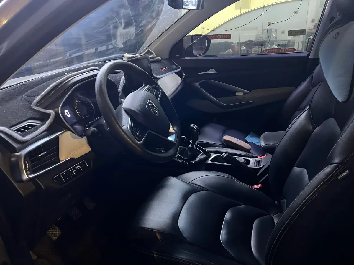 2018 BaoJun 530 1.5T 150HP L4 6MT,autocango,china used car exporter,china ev exporter,chinese used car exporter,chinese used ev exporter