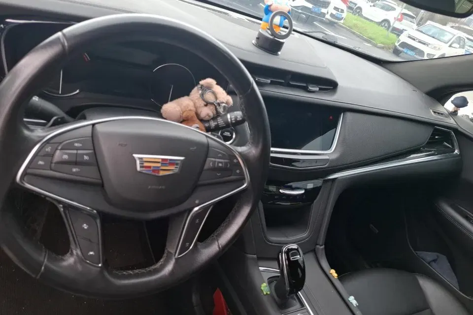 2022 Cadillac XT5 2.0T 237HP L4 9AT,autocango,china used car exporter,china ev exporter,chinese used car exporter,chinese used ev exporter