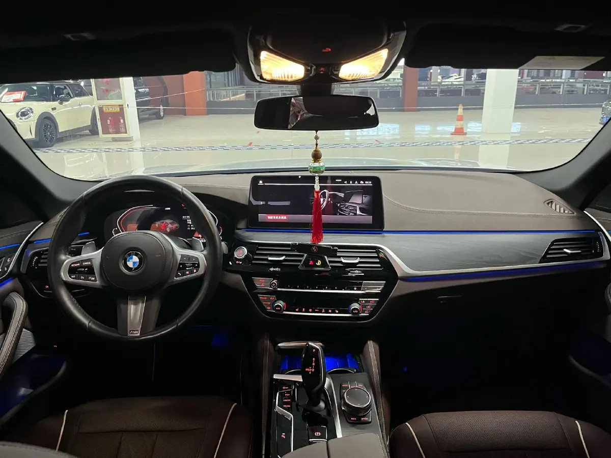 2022 BMW 5 Series 2.0T 252HP L4 8AT,autocango,china used car exporter,china ev exporter,chinese used car exporter,chinese used ev exporter