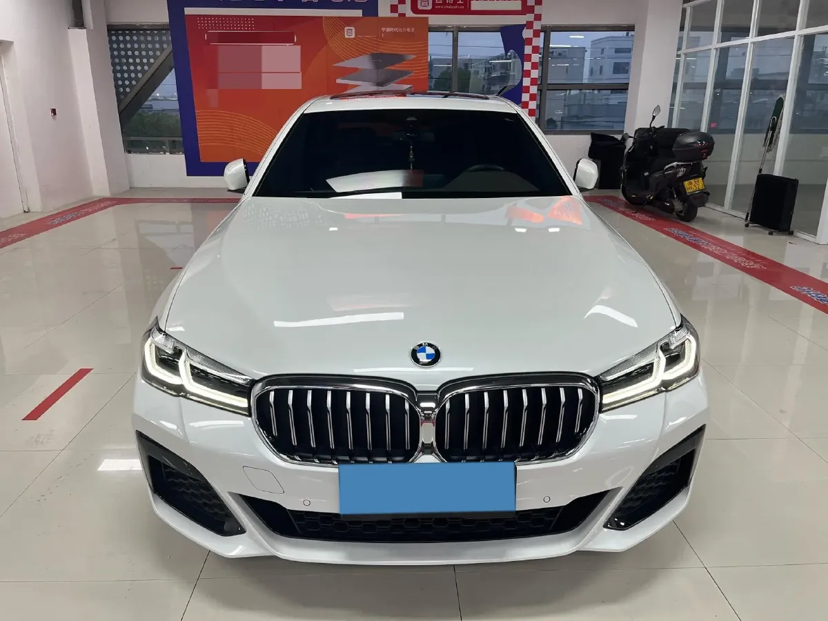 2022 BMW 5 Series 2.0T 252HP L4 8AT,autocango,china used car exporter,china ev exporter,chinese used car exporter,chinese used ev exporter