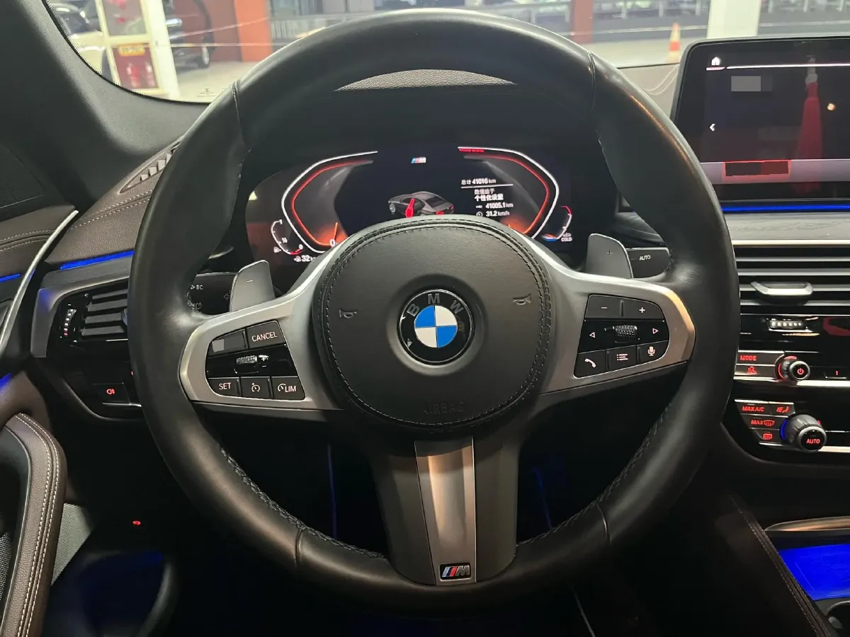 2022 BMW 5 Series 2.0T 252HP L4 8AT,autocango,china used car exporter,china ev exporter,chinese used car exporter,chinese used ev exporter