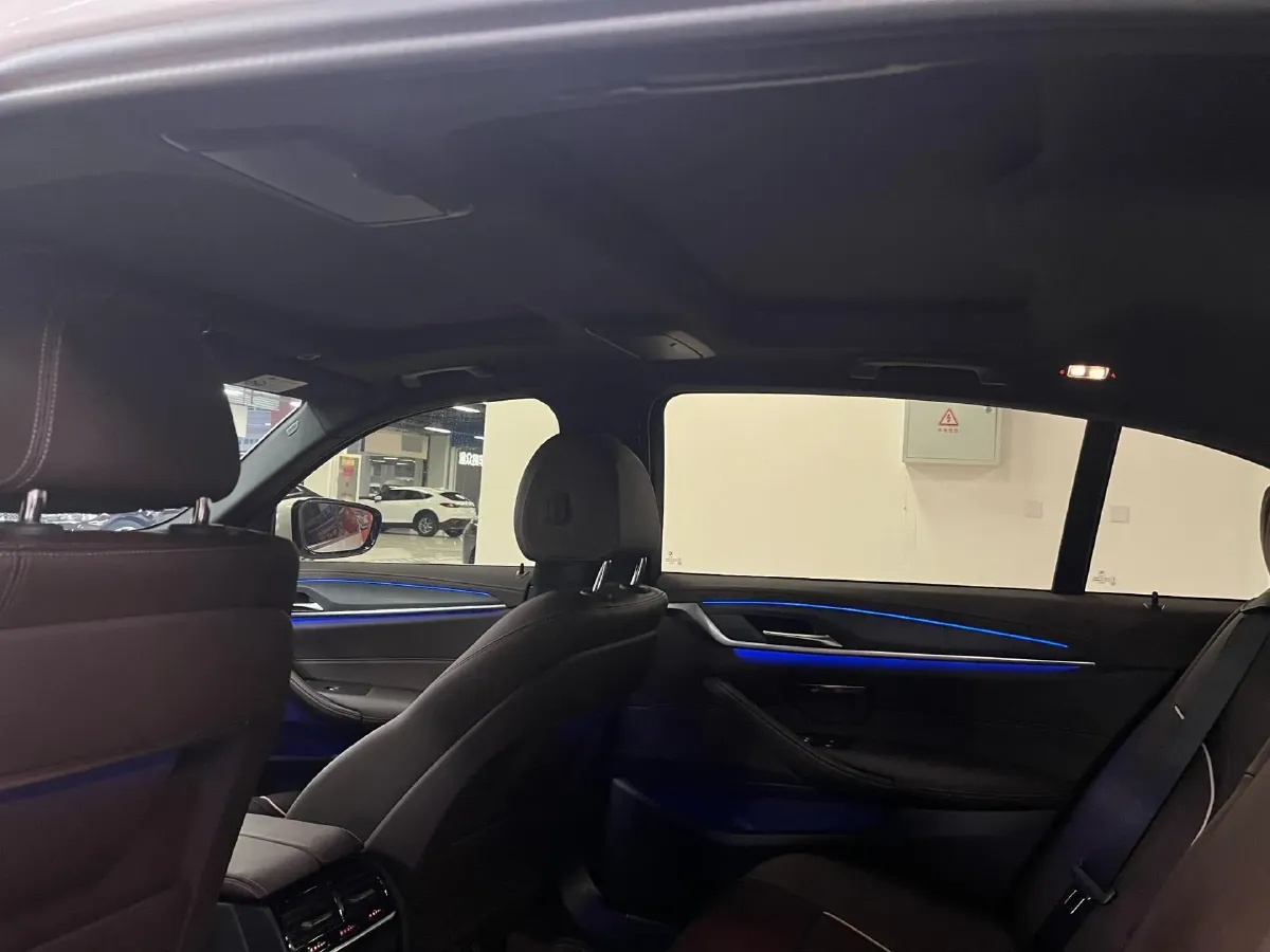 2022 BMW 5 Series 2.0T 252HP L4 8AT,autocango,china used car exporter,china ev exporter,chinese used car exporter,chinese used ev exporter