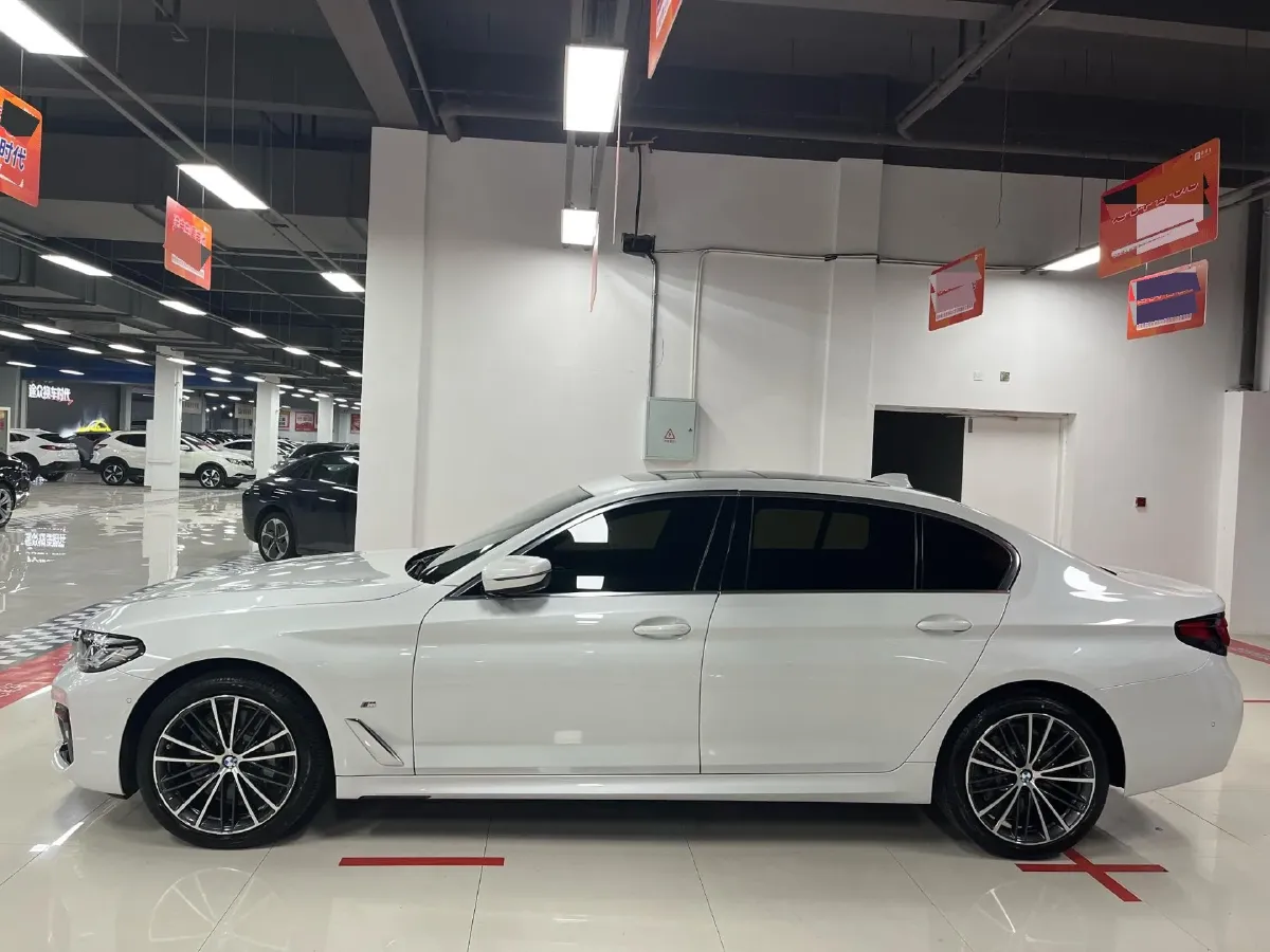2022 BMW 5 Series 2.0T 252HP L4 8AT,autocango,china used car exporter,china ev exporter,chinese used car exporter,chinese used ev exporter