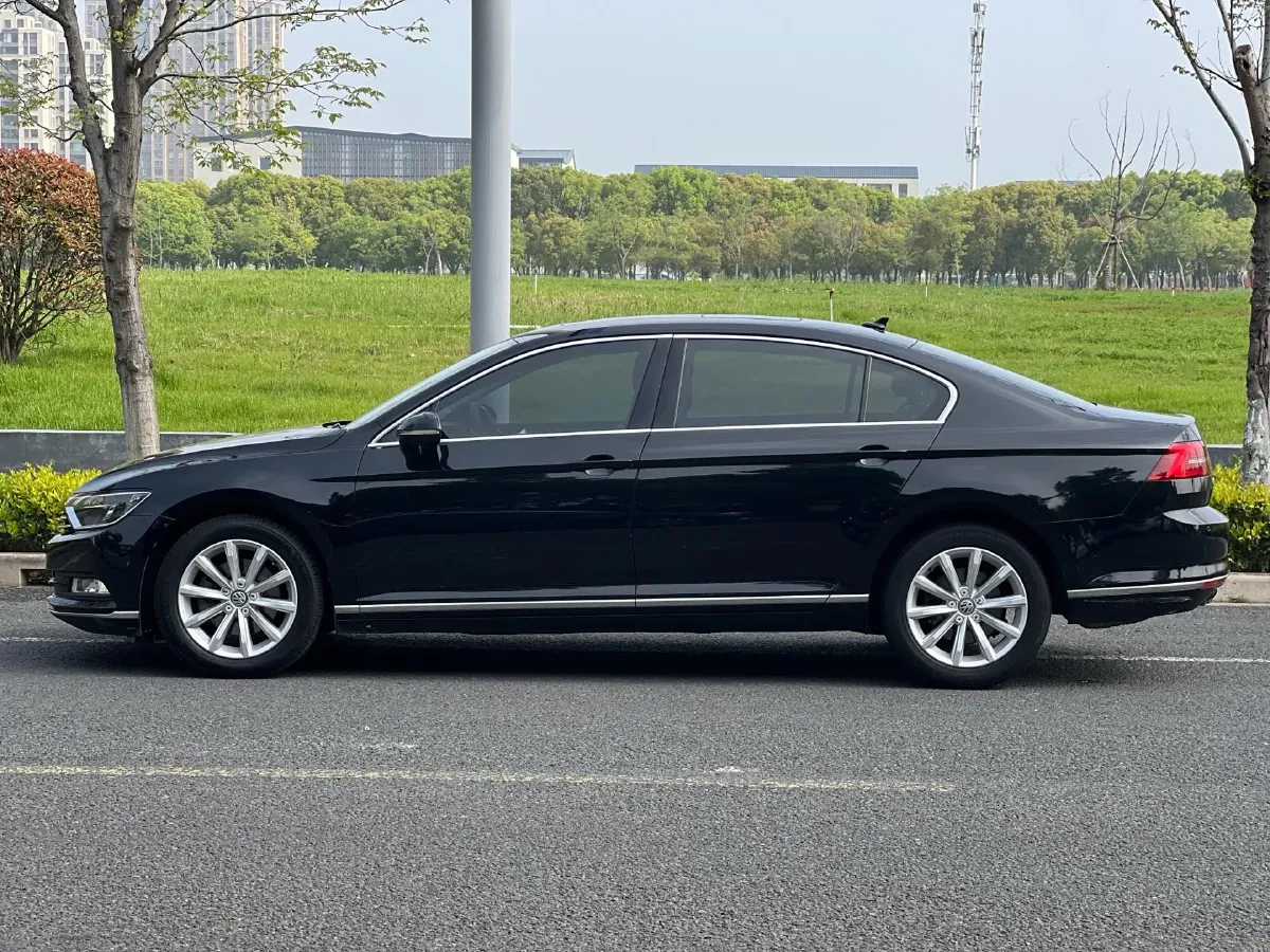 2018 Volkswagen Magotan 1.8T 180HP L4 7DCT,autocango,china used car exporter,china ev exporter,chinese used car exporter,chinese used ev exporter