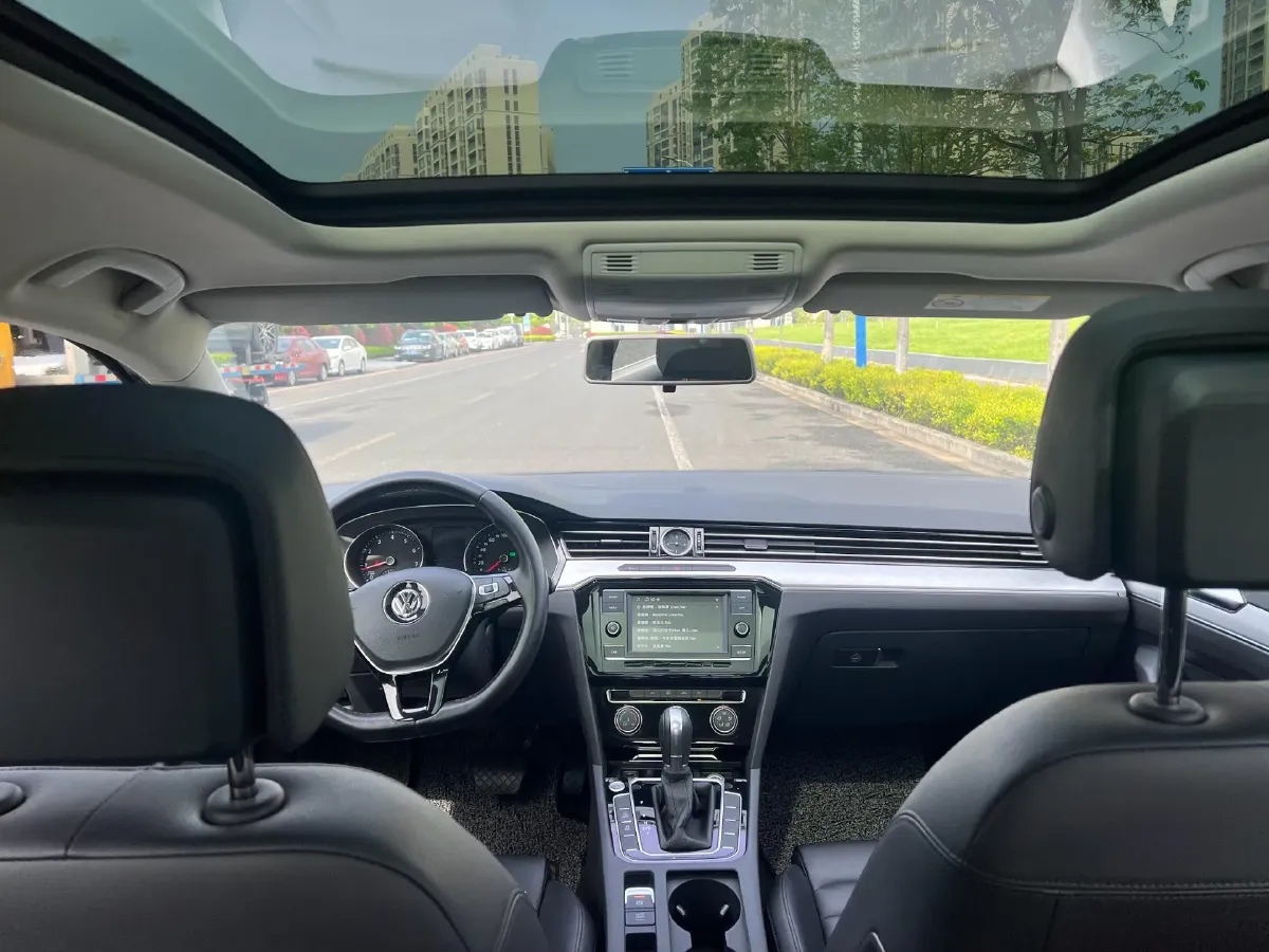 2018 Volkswagen Magotan 1.8T 180HP L4 7DCT,autocango,china used car exporter,china ev exporter,chinese used car exporter,chinese used ev exporter