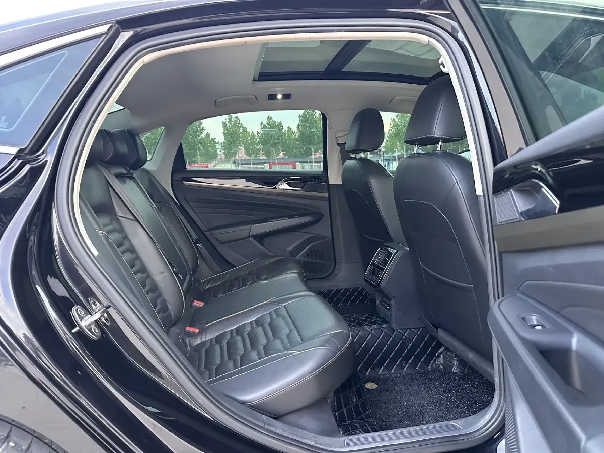 2021 Volkswagen Passat 2.0T 186HP L4 7DCT,autocango,china used car exporter,china ev exporter,chinese used car exporter,chinese used ev exporter