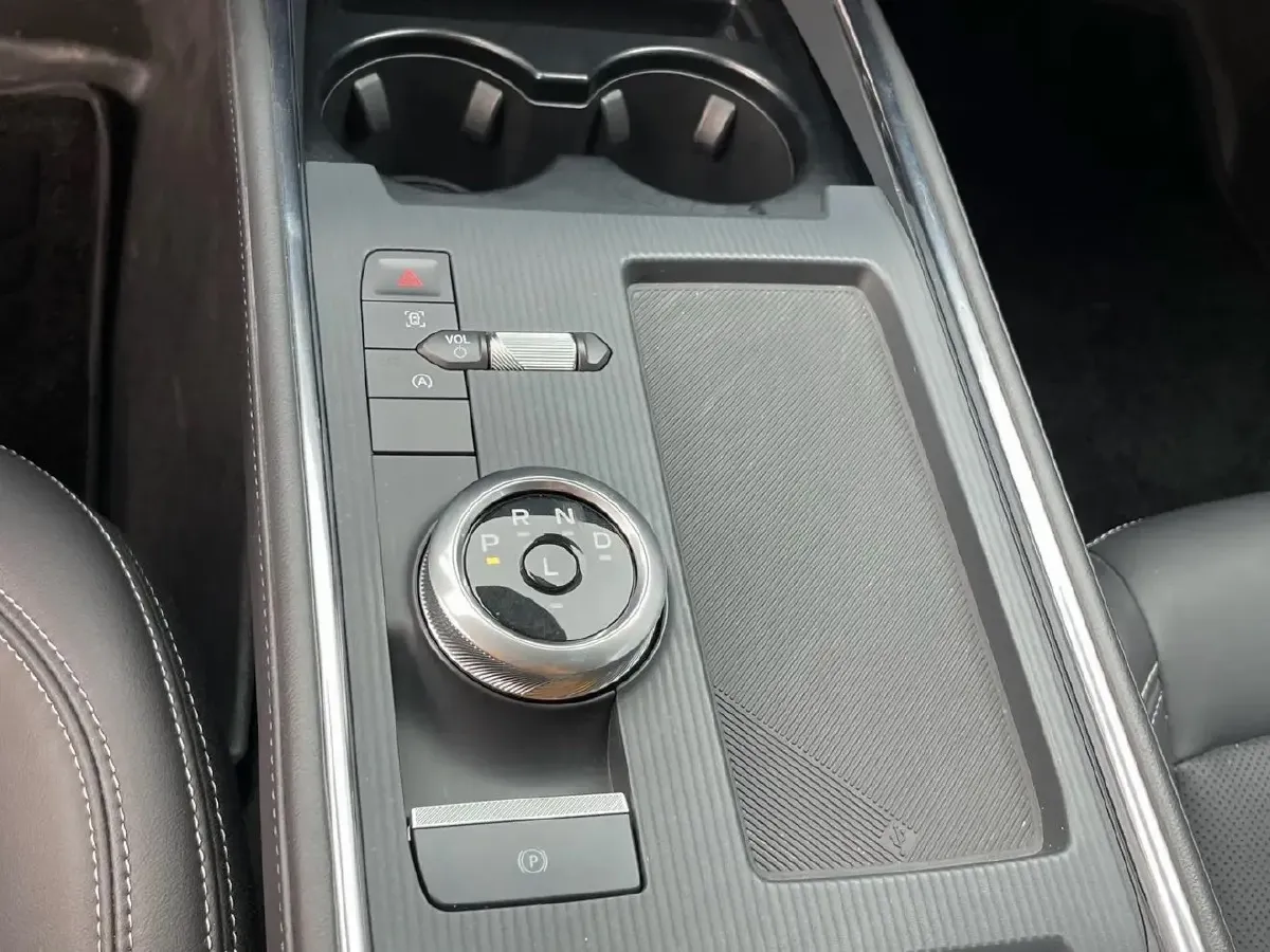 2025 Ford Mondeo 2.0T 254HP L4 8AT,autocango,china used car exporter,china ev exporter,chinese used car exporter,chinese used ev exporter