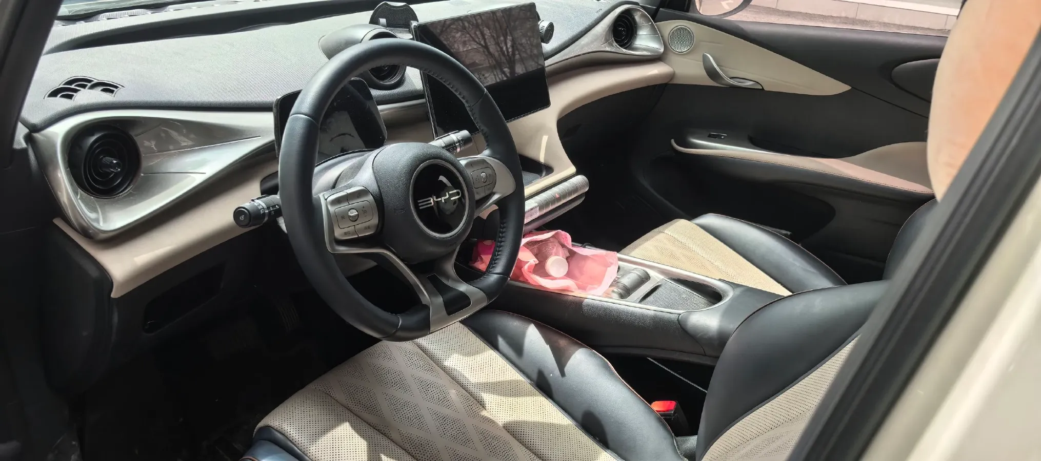 2023 BYD Dolphin BEV 44.928KWH,autocango,china used car exporter,china ev exporter,chinese used car exporter,chinese used ev exporter