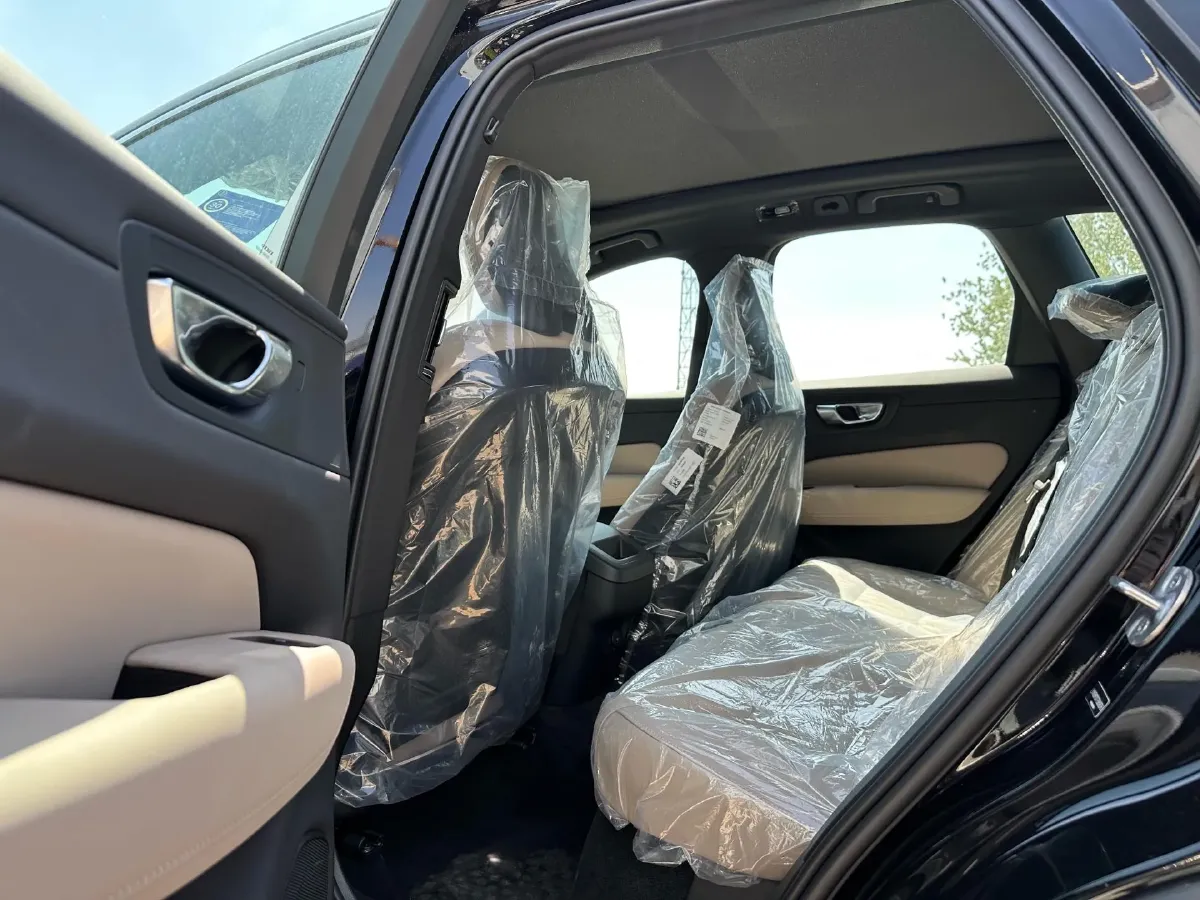 2026 Volvo XC60 2.0T 250HP L4 8AT,autocango,china used car exporter,china ev exporter,chinese used car exporter,chinese used ev exporter