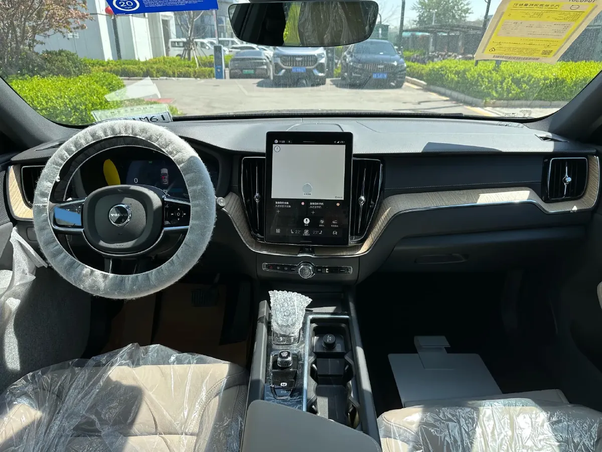 2026 Volvo XC60 2.0T 250HP L4 8AT,autocango,china used car exporter,china ev exporter,chinese used car exporter,chinese used ev exporter