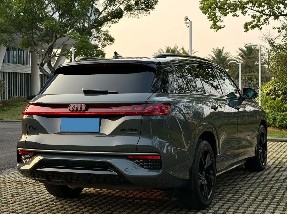 2022 Audi A7L 2.0T 245HP L4 7DCT,autocango,china used car exporter,china ev exporter,chinese used car exporter,chinese used ev exporter