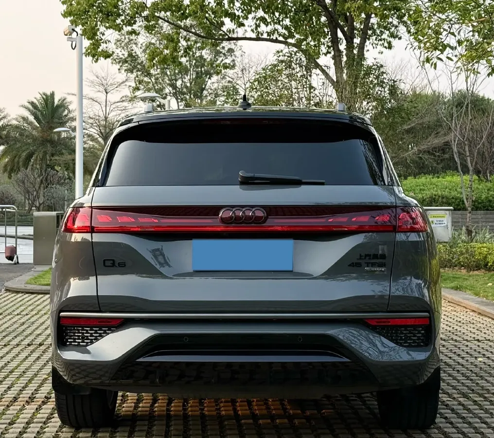 2022 Audi A7L 2.0T 245HP L4 7DCT,autocango,china used car exporter,china ev exporter,chinese used car exporter,chinese used ev exporter