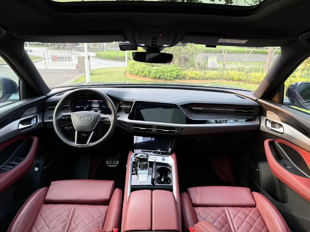 2022 Audi A7L 2.0T 245HP L4 7DCT,autocango,china used car exporter,china ev exporter,chinese used car exporter,chinese used ev exporter