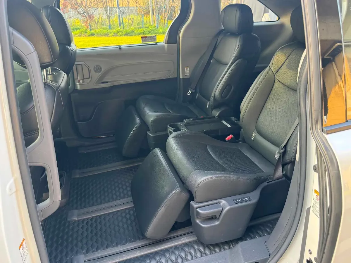 2021 Toyota Sienna 2.5L 192HP L4 E-CVT Hybrid,autocango,china used car exporter,china ev exporter,chinese used car exporter,chinese used ev exporter