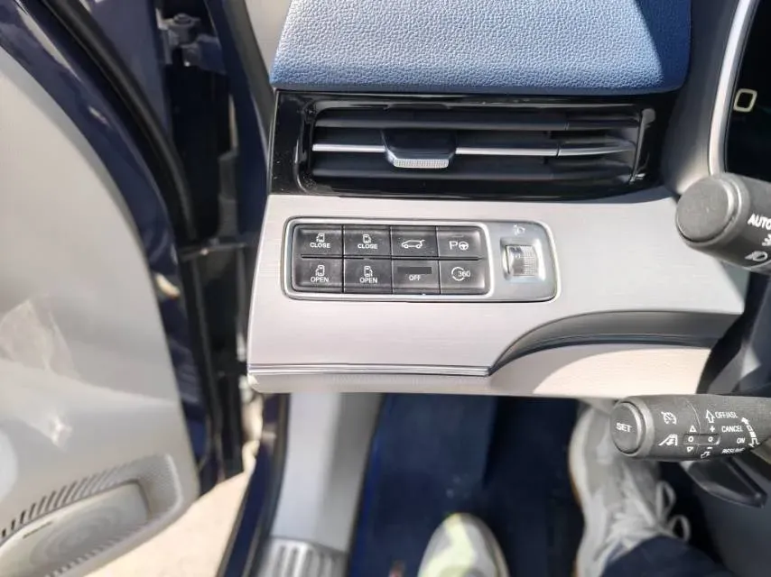 2021 Roewe iMAX8 2.0T 234HP L4 8AT,autocango,china used car exporter,china ev exporter,chinese used car exporter,chinese used ev exporter