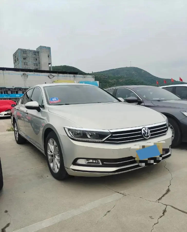 2018 Volkswagen Magotan 2.0T 220HP L4 7DCT,autocango,china used car exporter,china ev exporter,chinese used car exporter,chinese used ev exporter