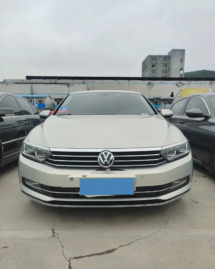 2018 Volkswagen Magotan 2.0T 220HP L4 7DCT,autocango,china used car exporter,china ev exporter,chinese used car exporter,chinese used ev exporter