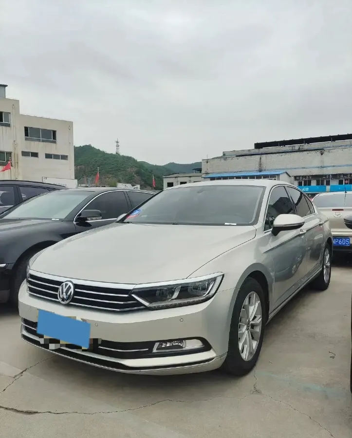 2018 Volkswagen Magotan 2.0T 220HP L4 7DCT,autocango,china used car exporter,china ev exporter,chinese used car exporter,chinese used ev exporter