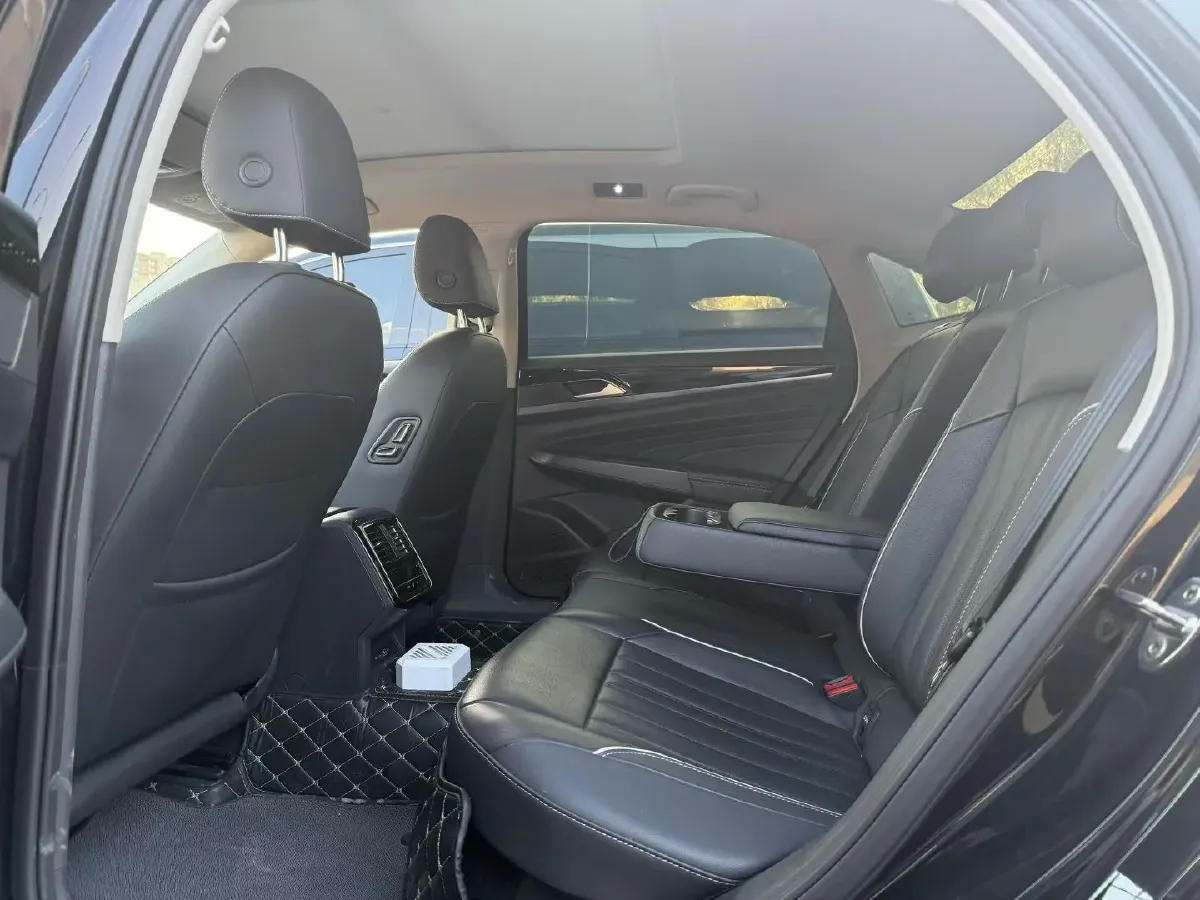 2023 Volkswagen Passat 2.0T 186HP L4 7DCT,autocango,china used car exporter,china ev exporter,chinese used car exporter,chinese used ev exporter