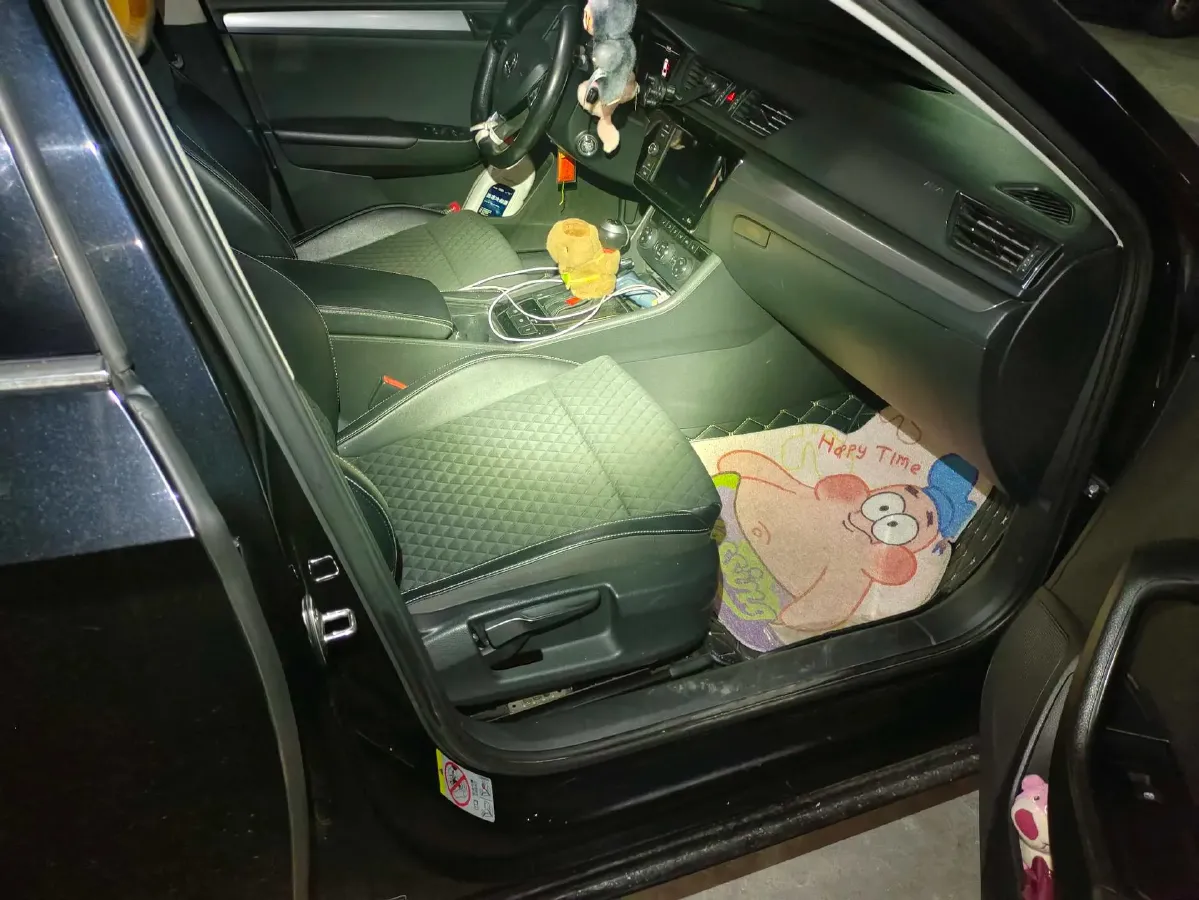 2018 Skoda Superb 1.8T 180HP L4 7DCT,autocango,china used car exporter,china ev exporter,chinese used car exporter,chinese used ev exporter