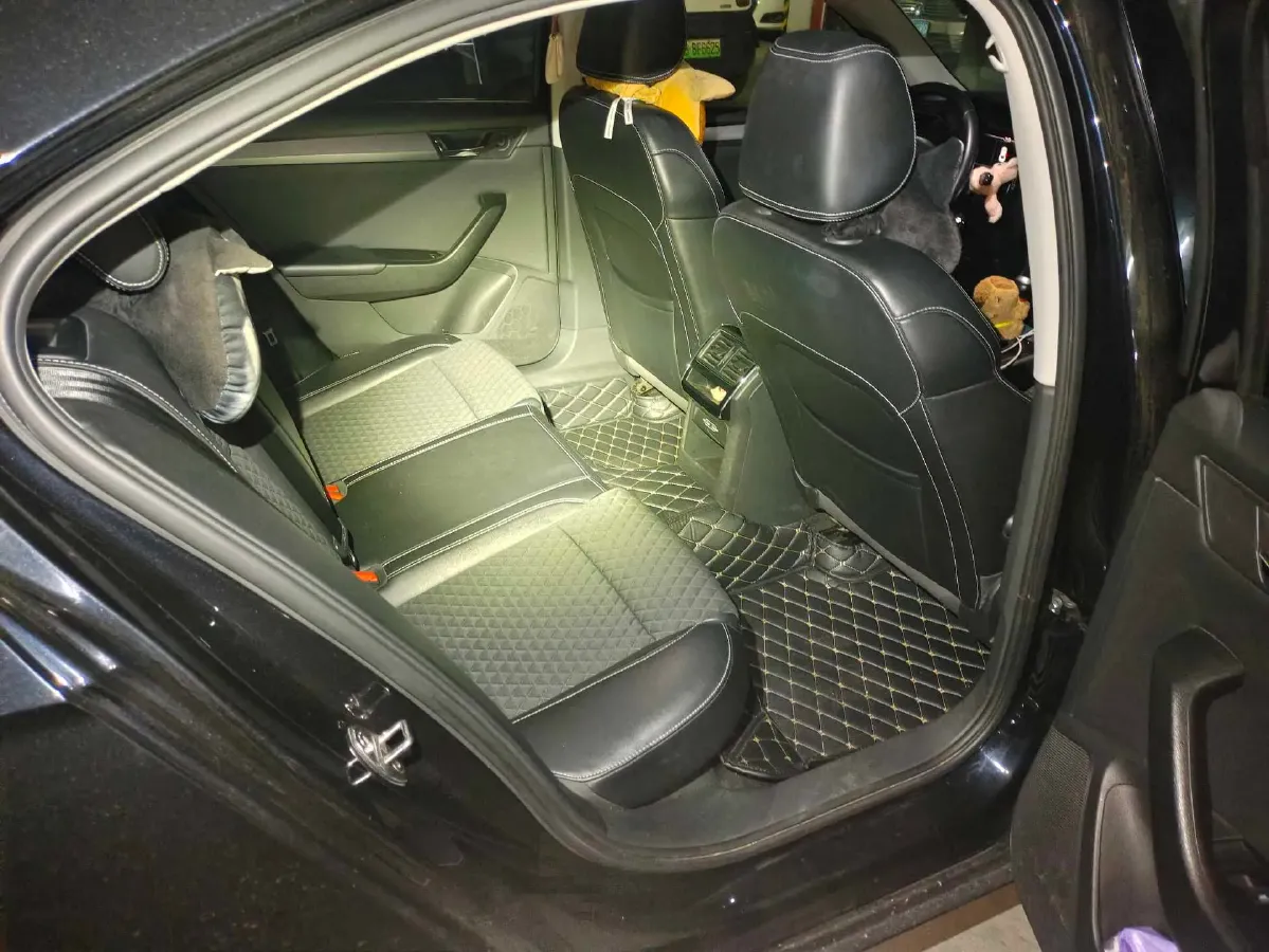 2018 Skoda Superb 1.8T 180HP L4 7DCT,autocango,china used car exporter,china ev exporter,chinese used car exporter,chinese used ev exporter