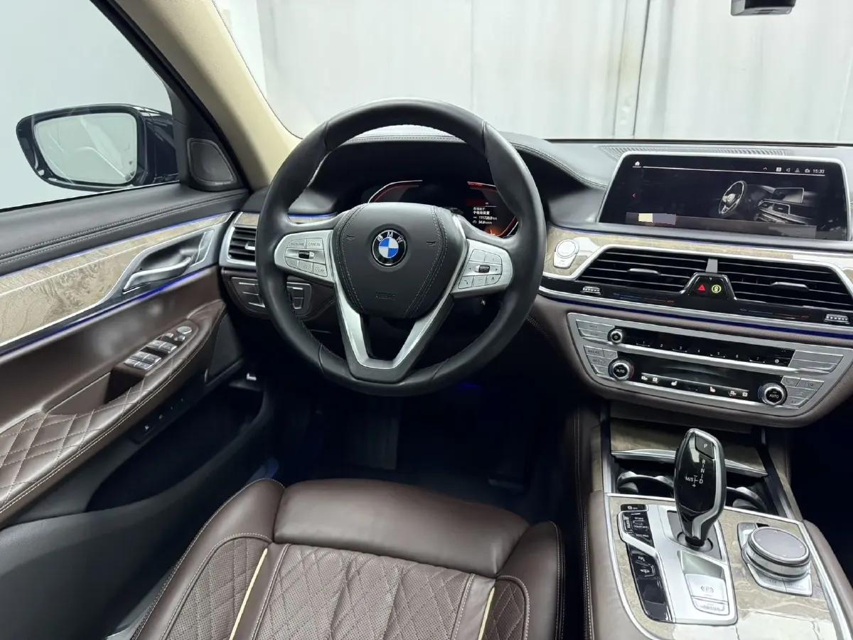 2021 BMW 7 Series 3.0T 340HP L6 8AT,autocango,china used car exporter,china ev exporter,chinese used car exporter,chinese used ev exporter