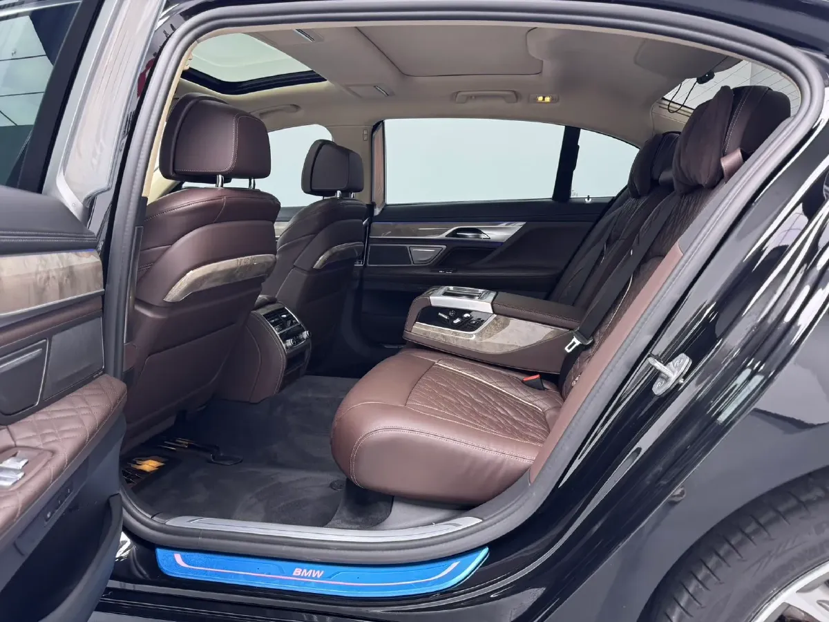 2021 BMW 7 Series 3.0T 340HP L6 8AT,autocango,china used car exporter,china ev exporter,chinese used car exporter,chinese used ev exporter