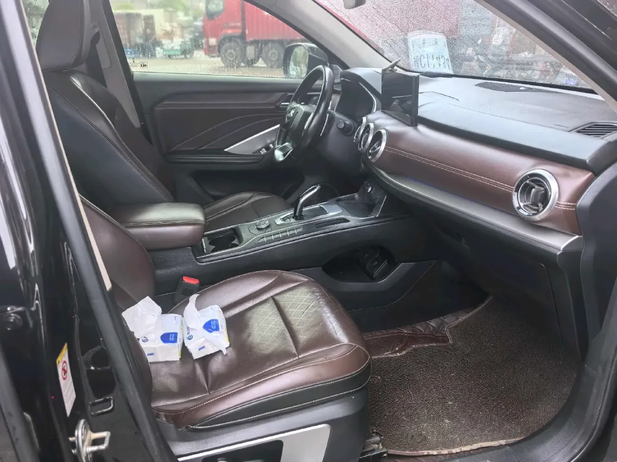 2020 WEY VV6 2.0T 227HP L4 7DCT,autocango,china used car exporter,china ev exporter,chinese used car exporter,chinese used ev exporter