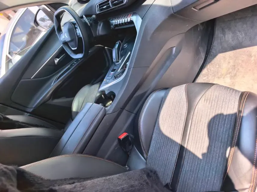 2017 Peugeot 5008 1.8T 204HP L4 6AT,autocango,china used car exporter,china ev exporter,chinese used car exporter,chinese used ev exporter