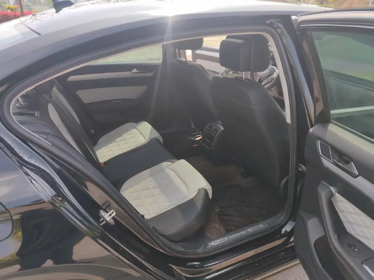 2023 Volkswagen Magotan 2.0T 186HP L4 7DCT,autocango,china used car exporter,china ev exporter,chinese used car exporter,chinese used ev exporter