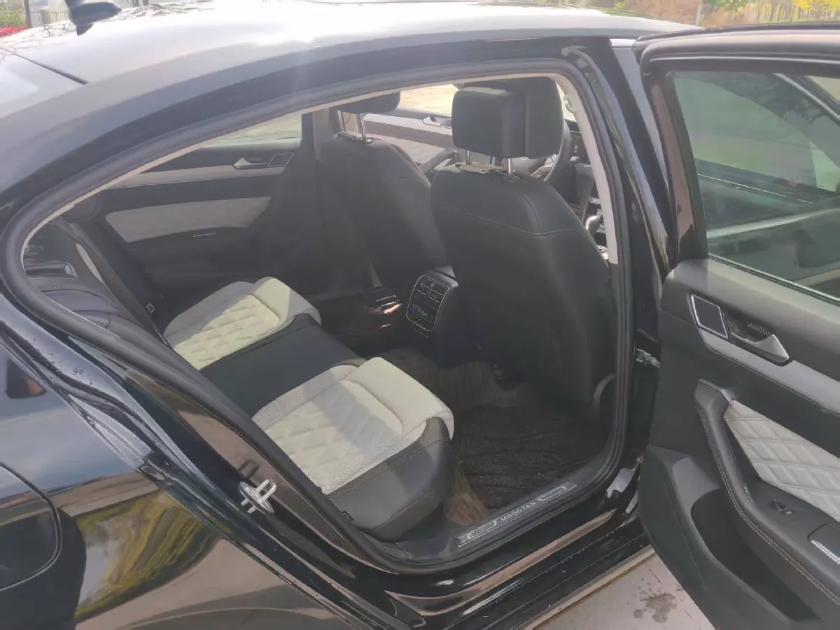 2023 Volkswagen Magotan 2.0T 186HP L4 7DCT,autocango,china used car exporter,china ev exporter,chinese used car exporter,chinese used ev exporter