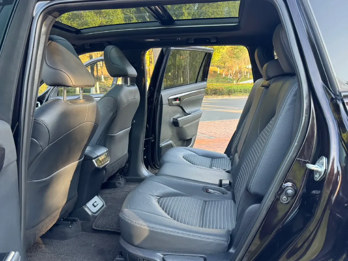 2021 Toyota Crown Kluger 2.5L 192HP L4 E-CVT Hybrid,autocango,china used car exporter,china ev exporter,chinese used car exporter,chinese used ev exporter