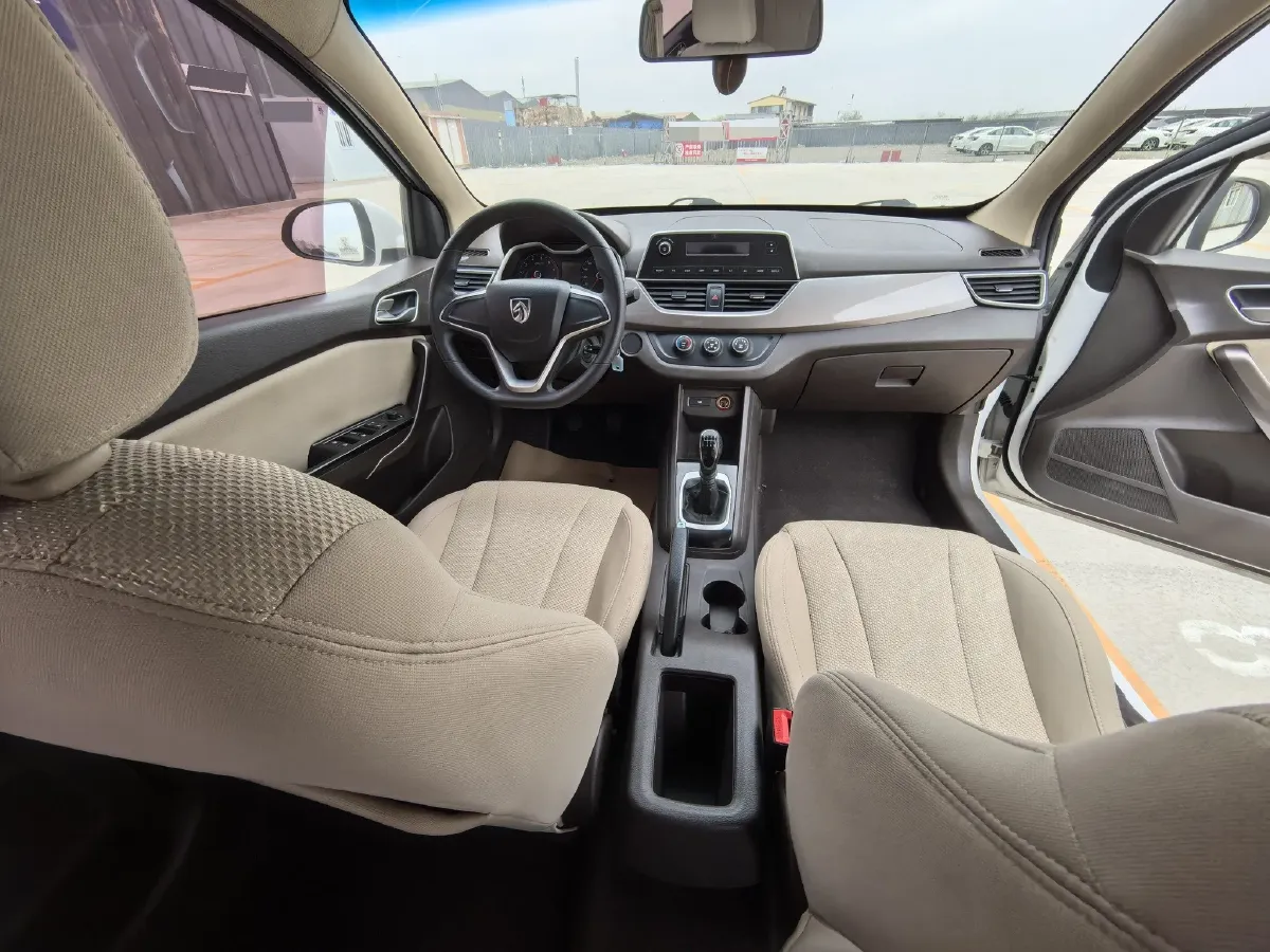 2017 BaoJun 310W 1.5L 112HP L4 6MT,autocango,china used car exporter,china ev exporter,chinese used car exporter,chinese used ev exporter