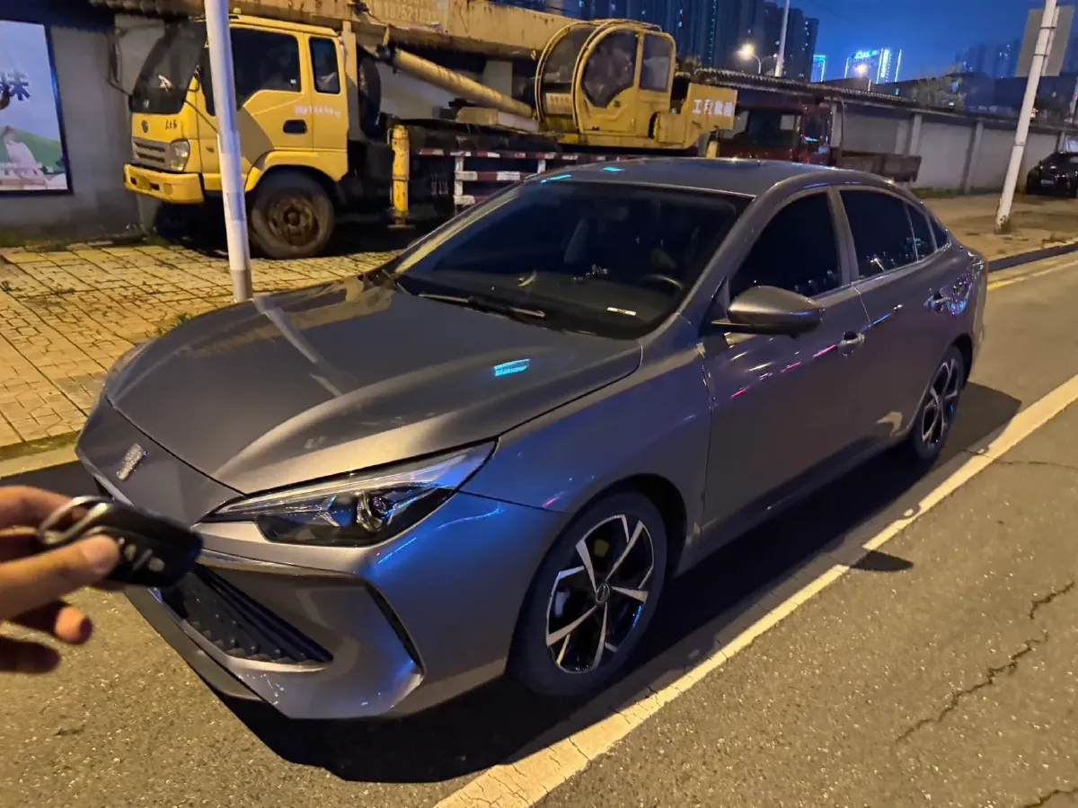 2023 Roewe i5 1.5L 129HP L4 CVT,autocango,china used car exporter,china ev exporter,chinese used car exporter,chinese used ev exporter