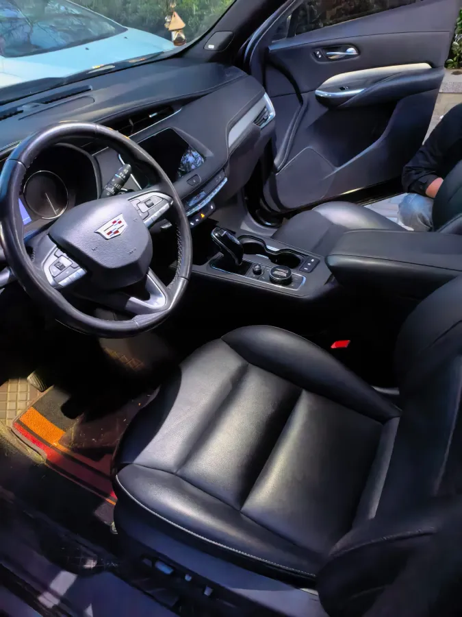 2020 Cadillac XT4 2.0T 241HP L4 9AT,autocango,china used car exporter,china ev exporter,chinese used car exporter,chinese used ev exporter