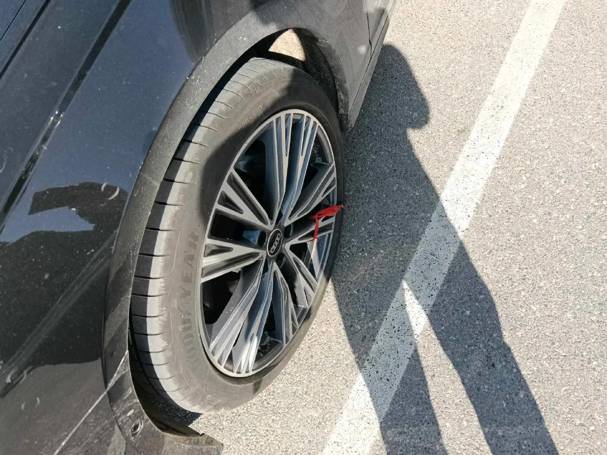 2025 Audi A6L 2.0T 245HP L4 7DCT,autocango,china used car exporter,china ev exporter,chinese used car exporter,chinese used ev exporter