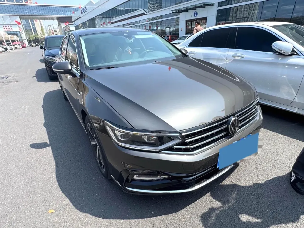 2023 Volkswagen Magotan 2.0T 186HP L4 7DCT,autocango,china used car exporter,china ev exporter,chinese used car exporter,chinese used ev exporter