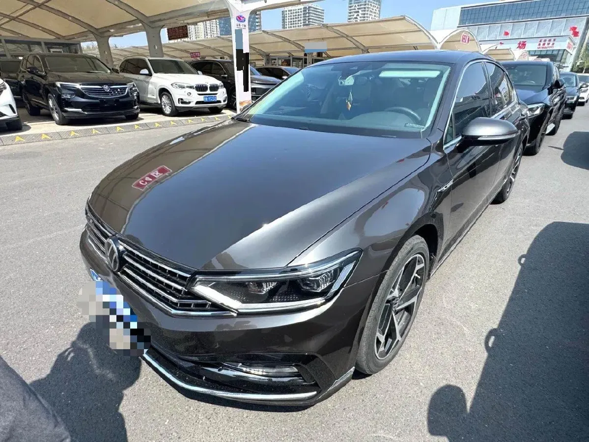 2023 Volkswagen Magotan 2.0T 186HP L4 7DCT,autocango,china used car exporter,china ev exporter,chinese used car exporter,chinese used ev exporter