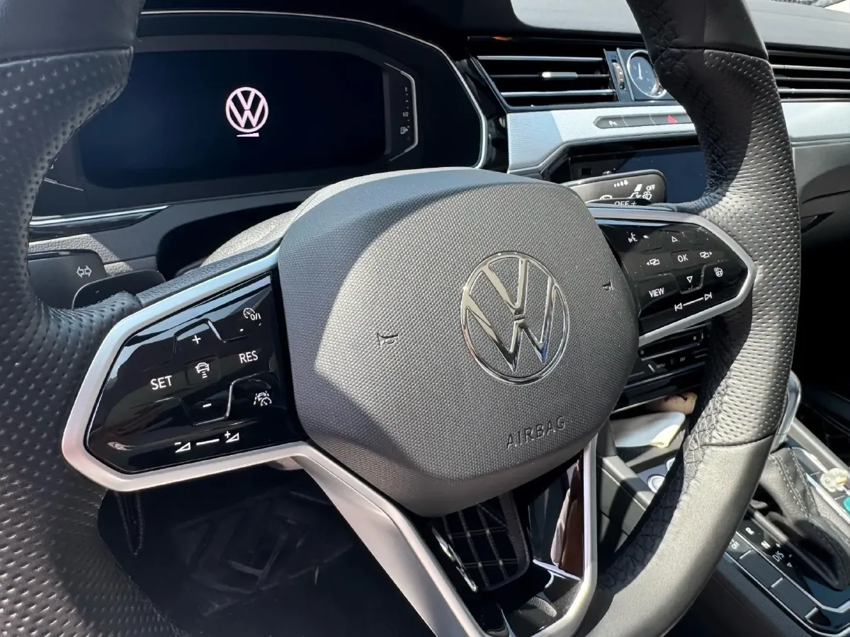 2023 Volkswagen Magotan 2.0T 186HP L4 7DCT,autocango,china used car exporter,china ev exporter,chinese used car exporter,chinese used ev exporter