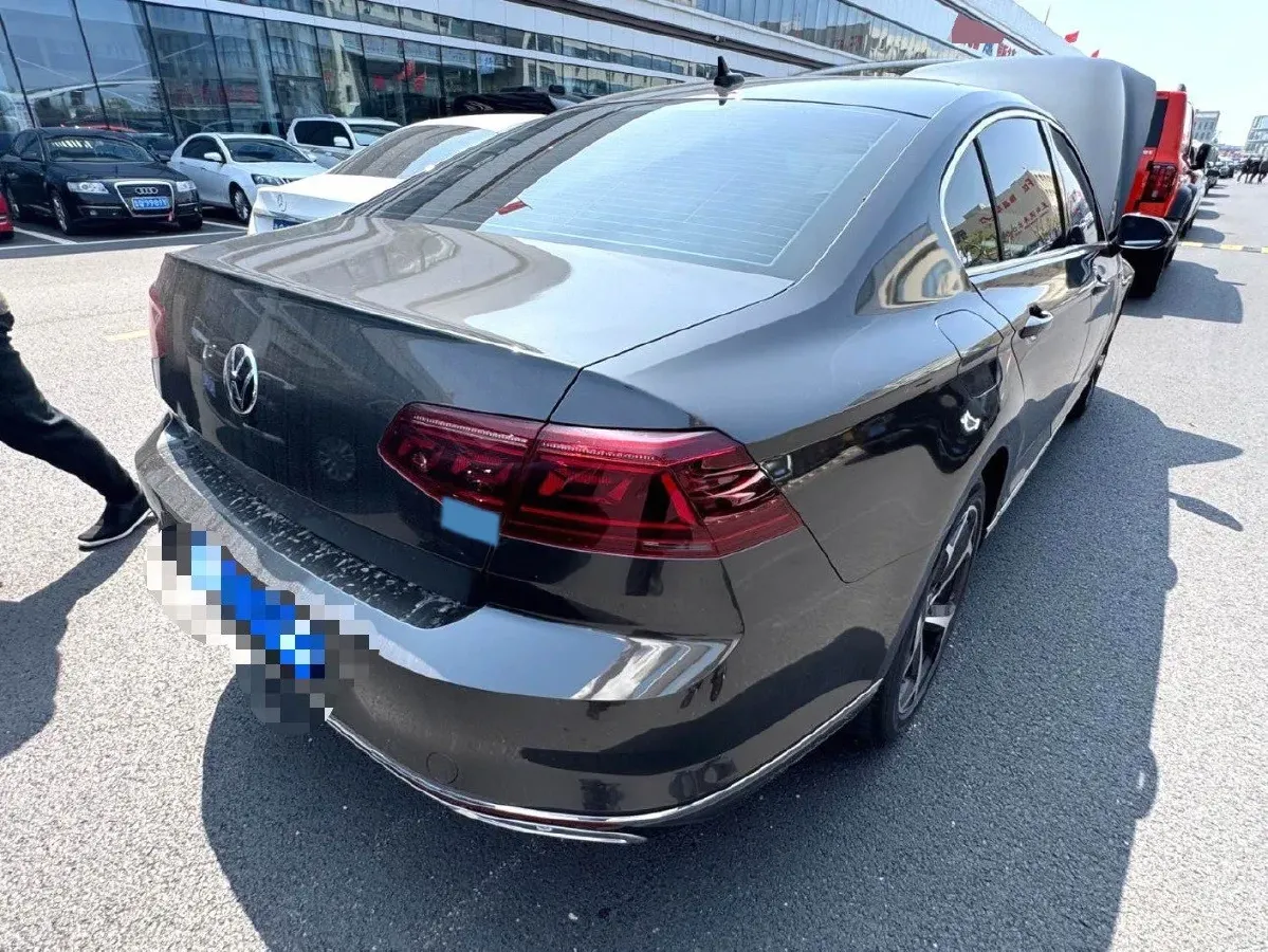 2023 Volkswagen Magotan 2.0T 186HP L4 7DCT,autocango,china used car exporter,china ev exporter,chinese used car exporter,chinese used ev exporter