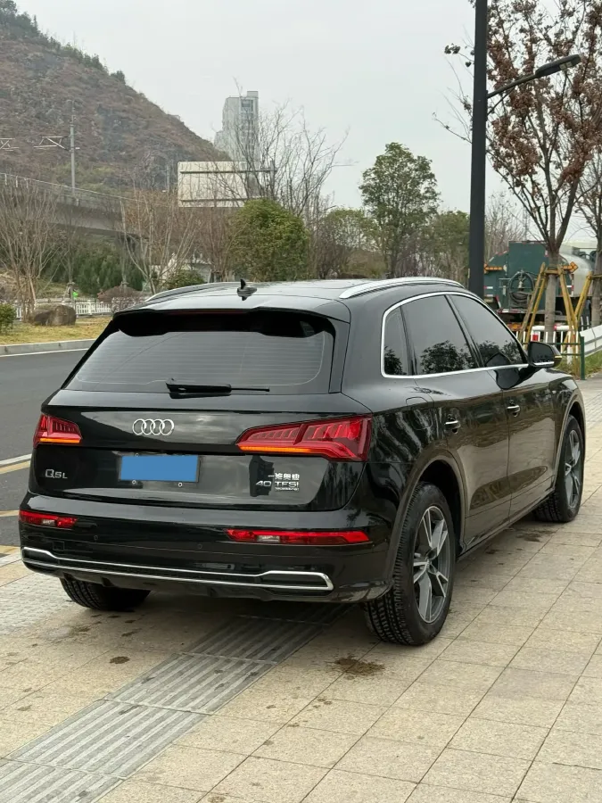 2020 Audi Q5L 2.0T 252HP L4 7DCT,autocango,china used car exporter,china ev exporter,chinese used car exporter,chinese used ev exporter