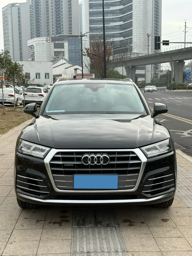 2020 Audi Q5L 2.0T 252HP L4 7DCT,autocango,china used car exporter,china ev exporter,chinese used car exporter,chinese used ev exporter