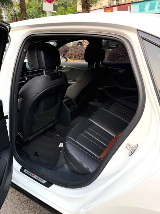 2023 Audi A4L 2.0T 190HP L4 7DCT,autocango,china used car exporter,china ev exporter,chinese used car exporter,chinese used ev exporter