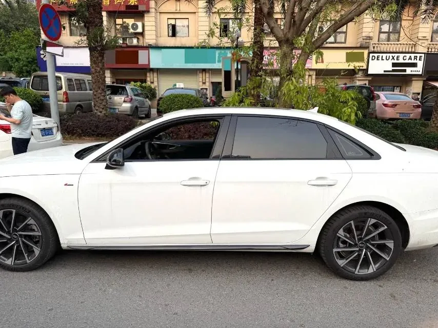 2023 Audi A4L 2.0T 190HP L4 7DCT,autocango,china used car exporter,china ev exporter,chinese used car exporter,chinese used ev exporter