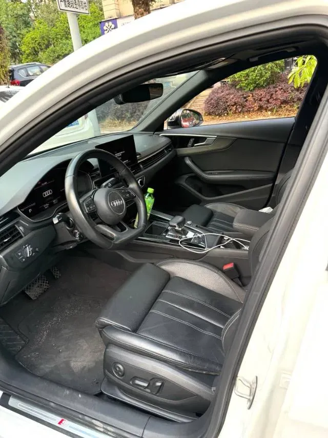 2023 Audi A4L 2.0T 190HP L4 7DCT,autocango,china used car exporter,china ev exporter,chinese used car exporter,chinese used ev exporter