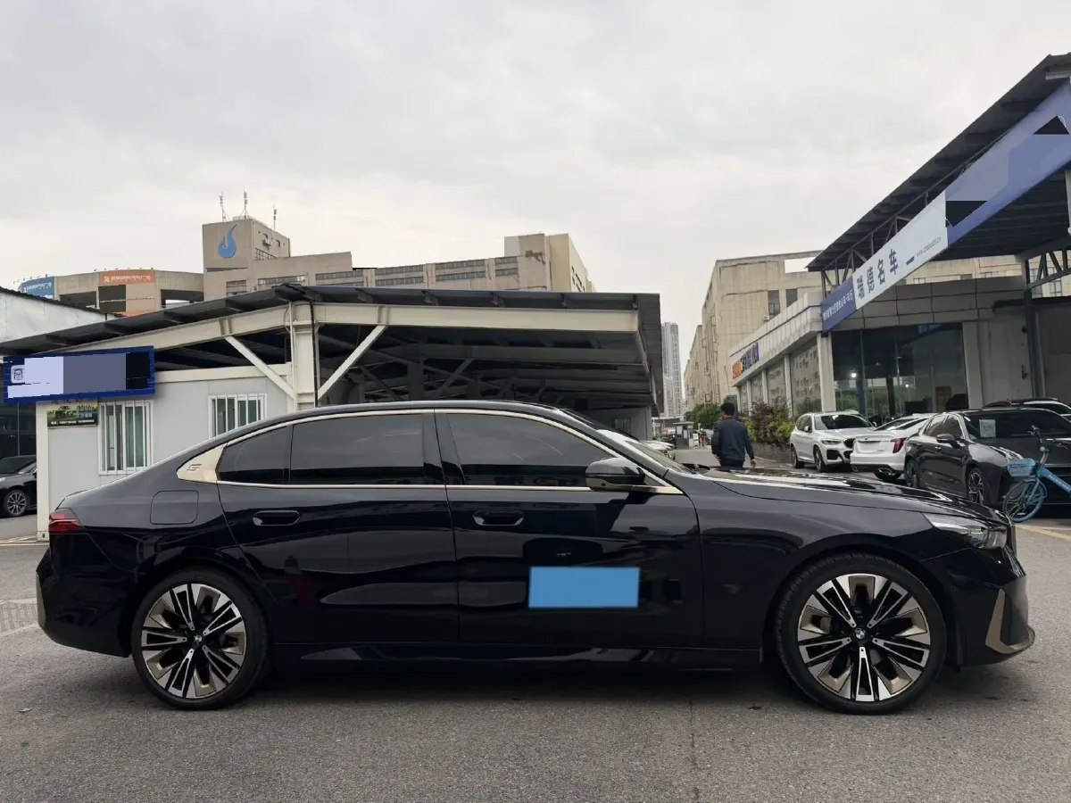 2024 BMW 5 Series 2.0T 258HP L4 8AT,autocango,china used car exporter,china ev exporter,chinese used car exporter,chinese used ev exporter