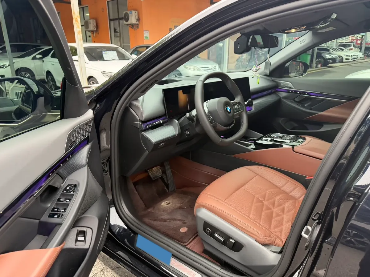 2024 BMW 5 Series 2.0T 258HP L4 8AT,autocango,china used car exporter,china ev exporter,chinese used car exporter,chinese used ev exporter